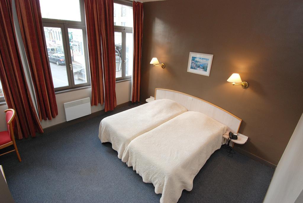 Hotel Les Frangins Saint-Omer  Zewnętrze zdjęcie